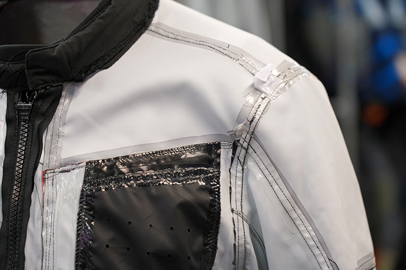 Inferior laminated motorcycle jacket seam taping